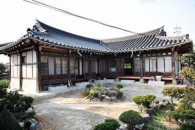Bangseodong historichouse main.jpg