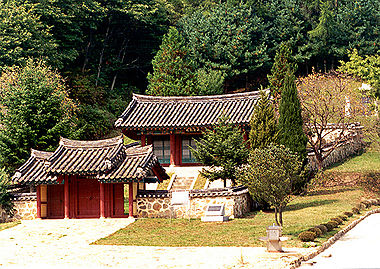 Sinchaeho shrine.jpg
