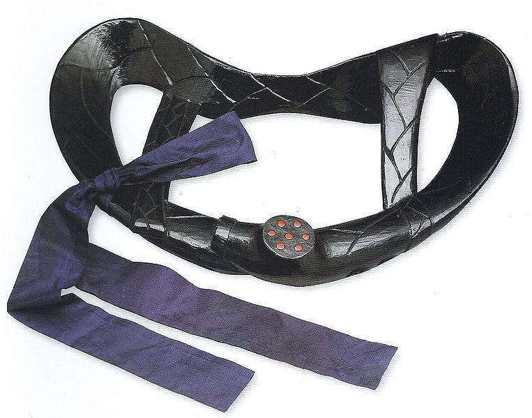 파일:궁중기록화 복식 목제큰머리01 석주선박물관.jpg