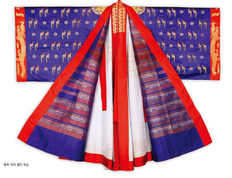 파일:궁중기록화 복식 중단(왕실여성) 02.jpg