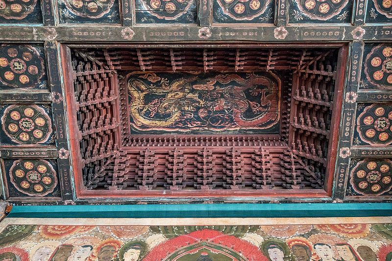 파일:BHST Bongjeongsa Daeungjeon ceiling-1.jpg