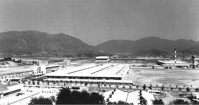 파일:민족기록화 작품 박창돈-금성사 1975년준공직후금성사창원공장.jpg