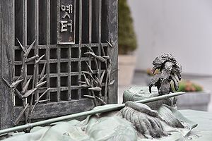 민영환 자결터 추모 조형물 04.JPG