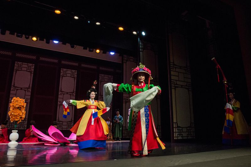 파일:국립국악원-궁중무용-연화대무 006.jpg