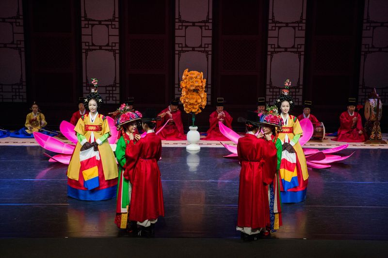 파일:국립국악원-궁중무용-연화대무 004.jpg