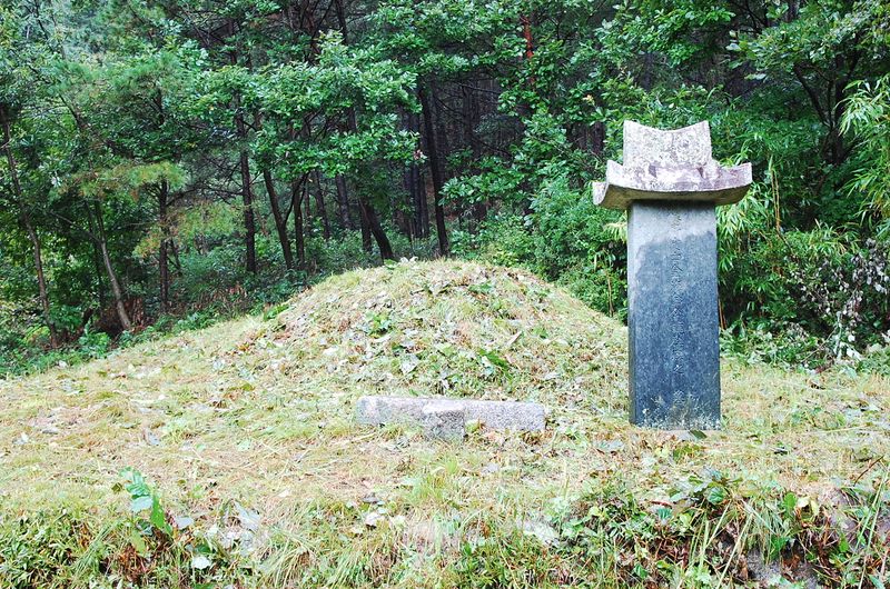 파일:OGPC Sookmyung seokmul Tomb.JPG
