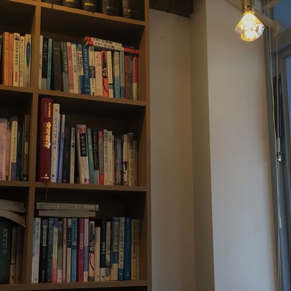 파일:계림동 헌책방거리-커피유림 내부.JPG