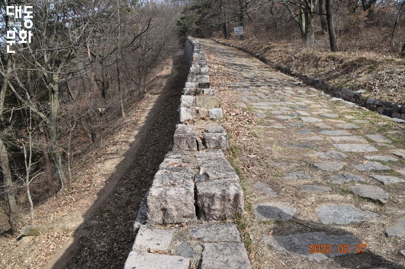 파일:무진고성지-성벽2-대동문화재단 보유사진.jpg
