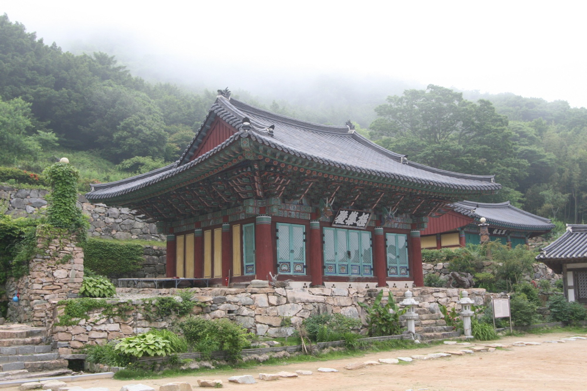 금탑사극락전