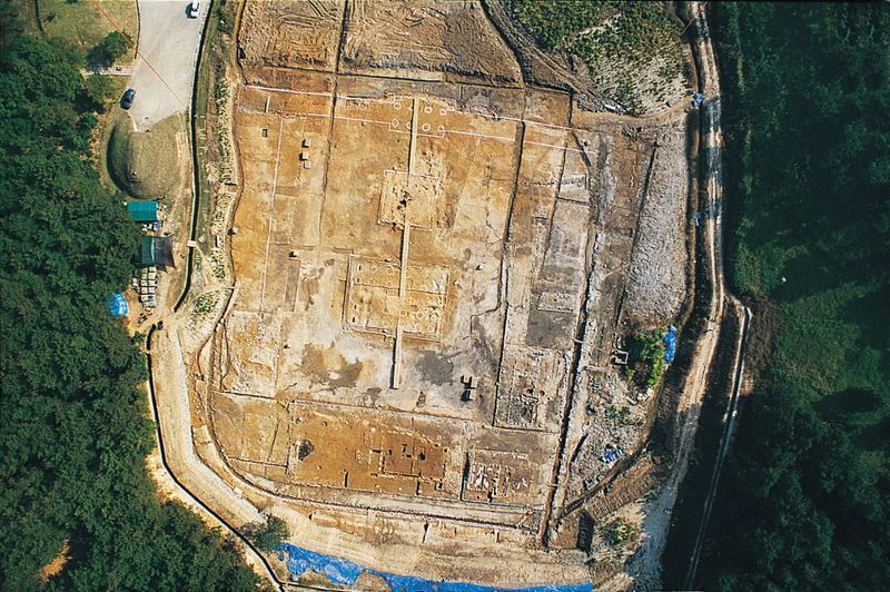 파일:부여 능산리 사지-발굴조사 전경.jpg