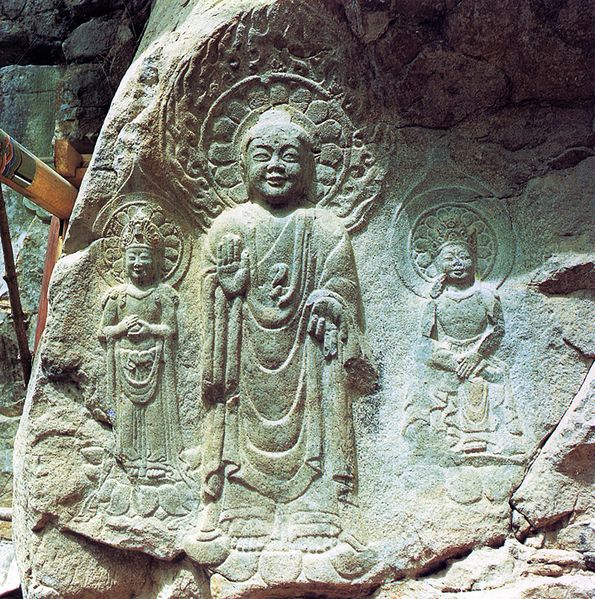 파일:서산 용현리 마애여래삼존상.jpg