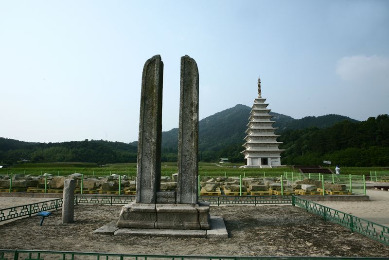 파일:익산 미륵사지.jpg