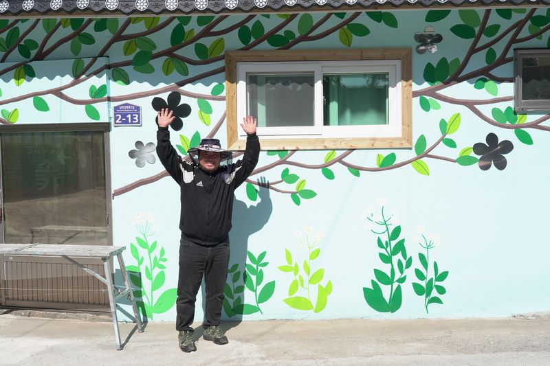 파일:벽화골목 조성 중-1.JPG