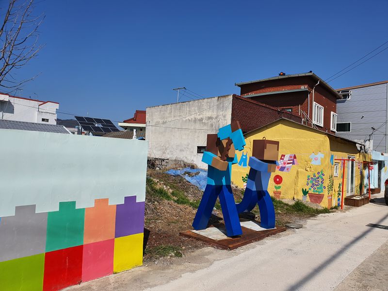 파일:벽화골목 조성 후-11.jpg