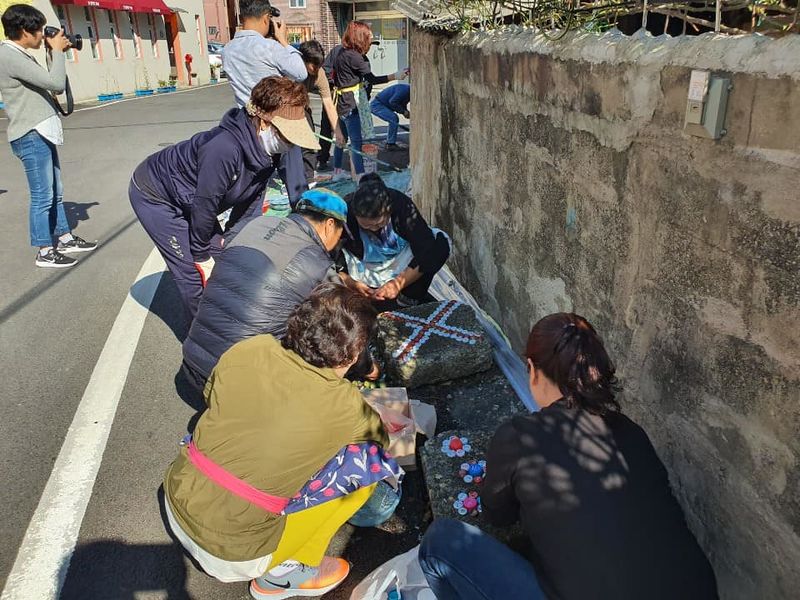 파일:벽화골목 조성 사전작업-1.jpg