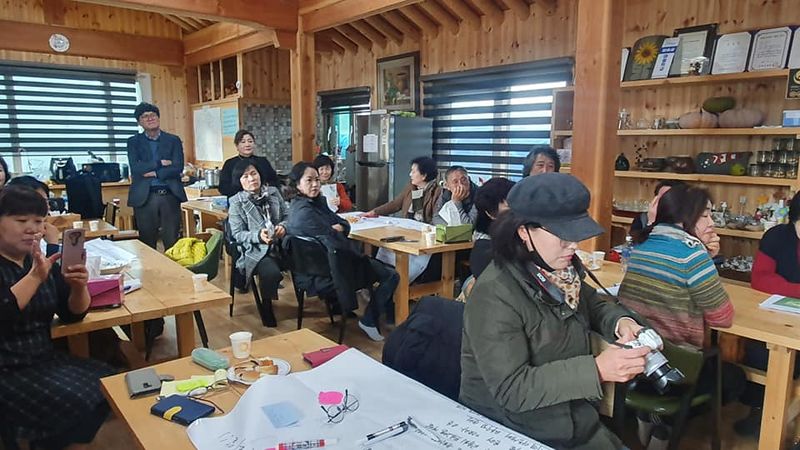 파일:입주작가 역량강화 워크숍-2.jpg
