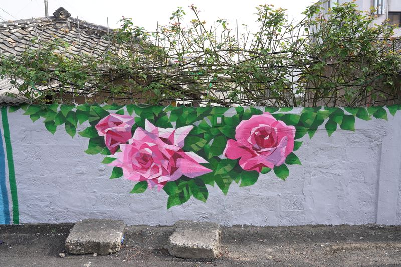 파일:벽화골목 조성 후-2.JPG