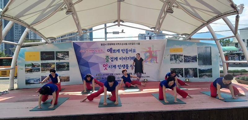 파일:예쁘게 멋지게 즐겁게-3.jpg