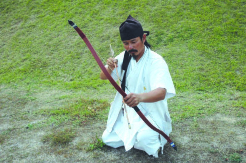 파일:앉아서 화살 메기기.jpg