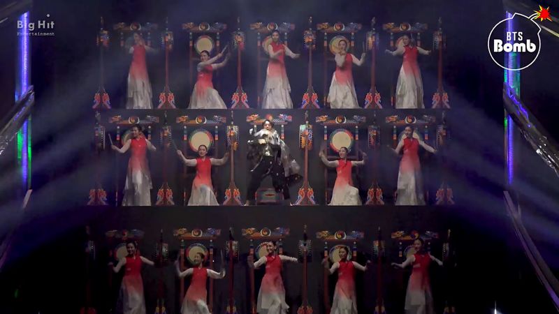 파일:MMA 무대 삼고무.jpg