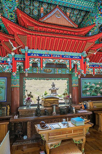 파일:BHST Beopheungsa Jeongmyeolbogung-inside-1.jpg