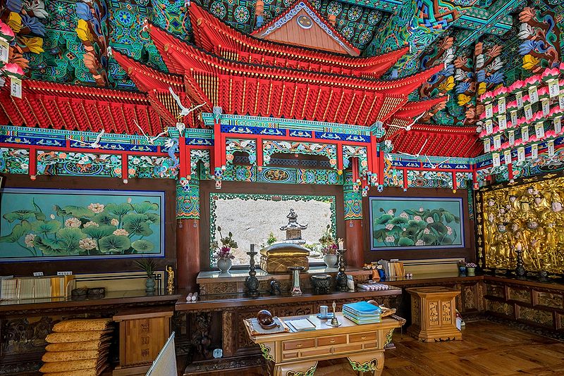 파일:BHST Beopheungsa Jeongmyeolbogung-inside-2.jpg