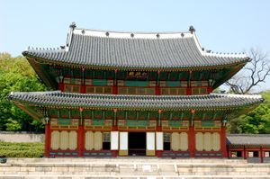 Huge Palace in Korea with Chinese influenced architecture