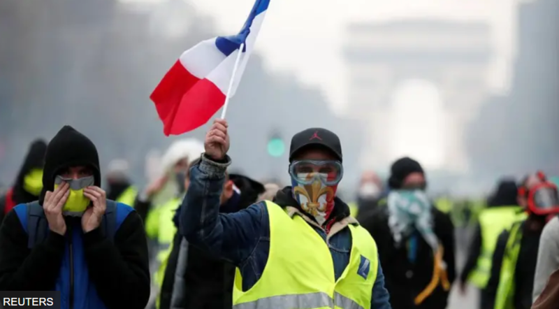 파일:JDW 노란조끼시위.png