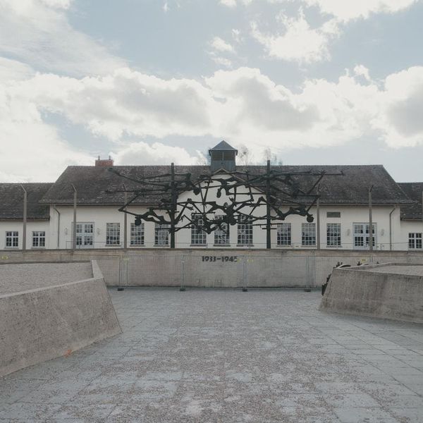 파일:홀로코스트 타이틀.jpg