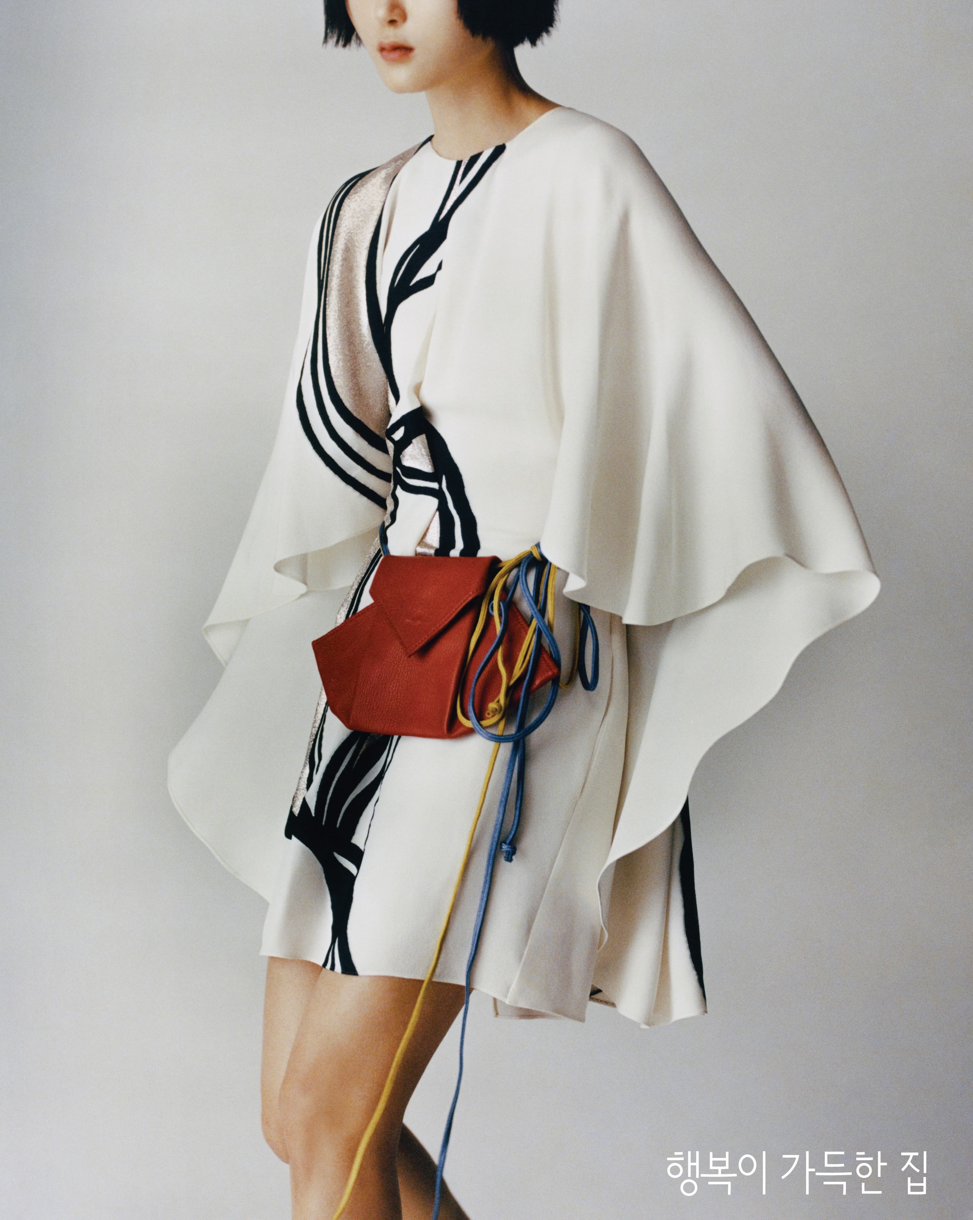 귀주머니형태가방 펜디 콜라보.jpg