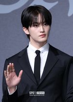 곽혜미, 「NCT 마크, 솔로 앨범 발매 내년 4월로 연기 "완성도 높이기 위해"」, 『SPOTV』online, SPOTVnews, 작성일: 2024년 12월 10일.